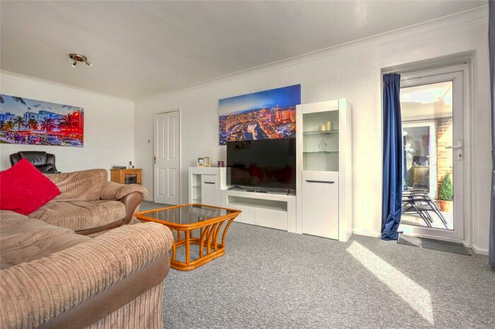 2 Bedroom Apartment To Rent In Preston Grange, Brighton, East Sussex, BN1