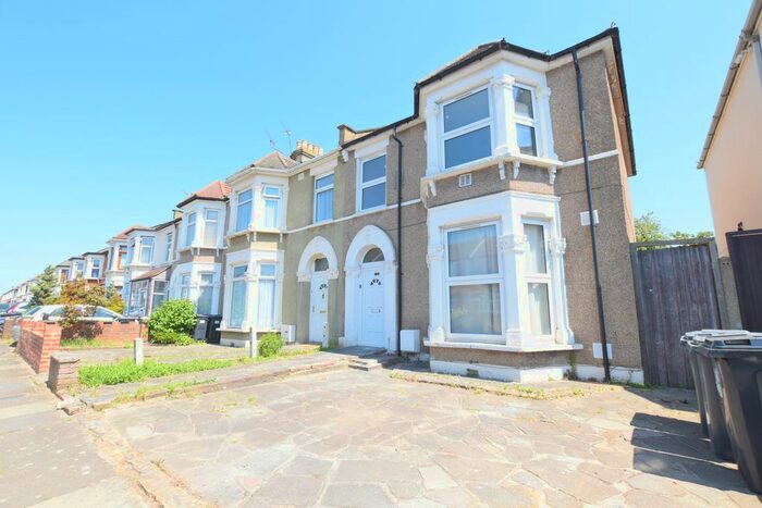 4 Bedroom End Of Terrace House To Rent In Cambridge Road, Seven Kings, Ilford, IG3