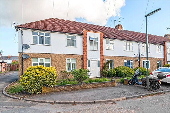 2 Bedroom Flat For Sale In Dallington Close, Hersham, KT12