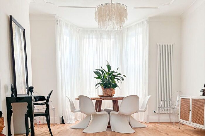 3 Bedroom Terraced House For Sale In Grimsby Road, Cleethorpes, DN35