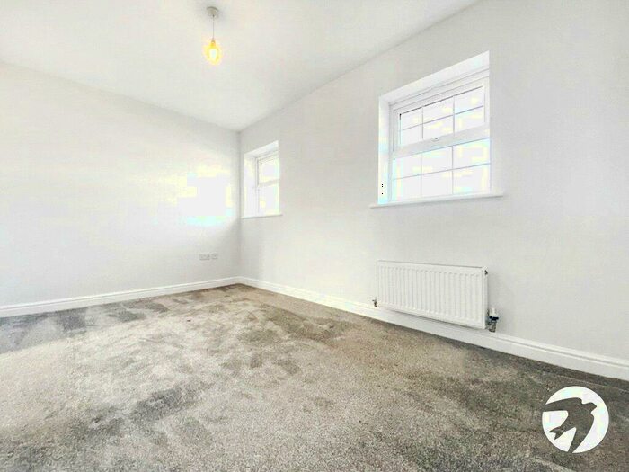4 Bedroom Town House To Rent In Rileys Park Drive, Rochester, ME2