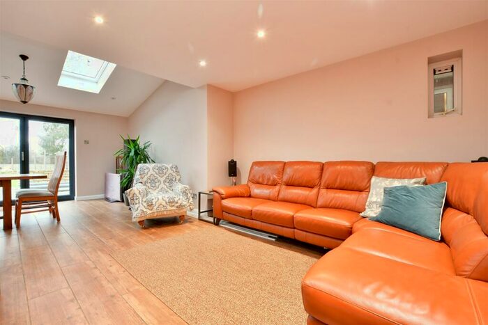3 Bedroom Terraced House For Sale In The Glebe, Leigh, Reigate, Surrey, RH2