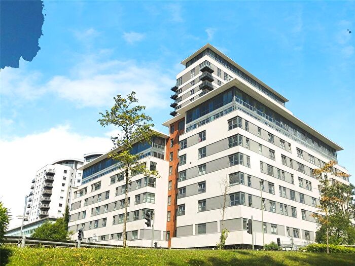 2 Bedroom Flat For Sale In Alencon Link, Basingstoke, Hampshire, RG21