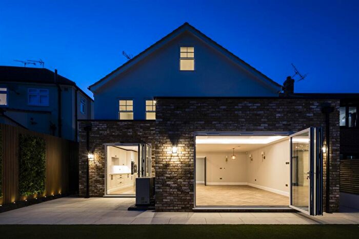 5 Bedroom Detached House For Sale In Cavell Road, Billericay, CM11