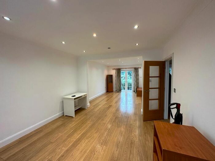 4 Bedroom Semi-Detached House To Rent In Clitheroe Avenue, Harrow, HA2