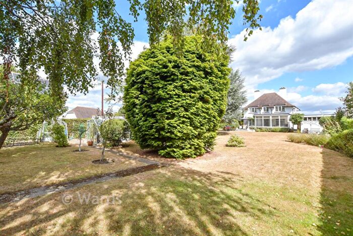 3 Bedroom Detached House For Sale In Walnut Tree Lane, Maidstone, Kent, ME15