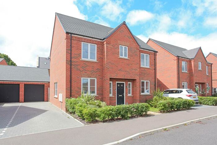 4 Bedroom Detached House For Sale In Thenford Way, Banbury, OX16