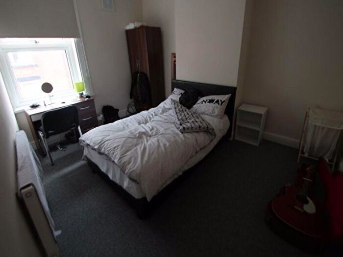2 Bedroom House To Rent In Autumn Grove, Leeds, LS6