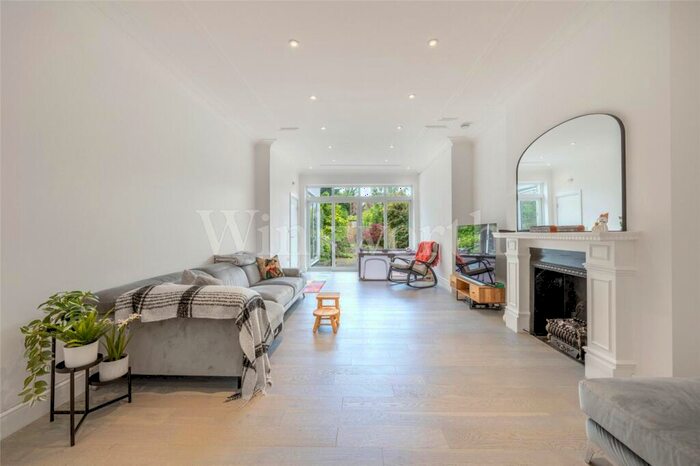 2 Bedroom Apartment To Rent In West Heath Drive, London, NW11