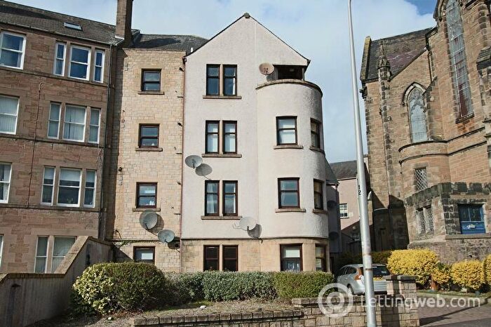 3 Bedroom Flat To Rent In Roseangle, West End, Dundee, DD1