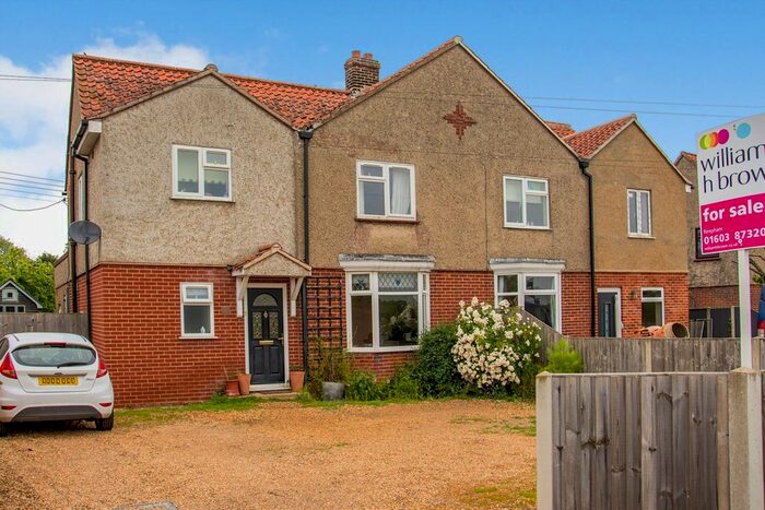 3 Bedroom Semi-Detached House For Sale In Cawston Road, Reepham, Norwich, NR10