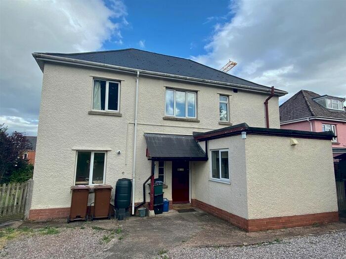 4 Bedroom Property To Rent In Willand Road, Cullompton, EX15