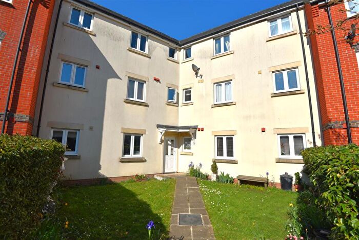 2 Bedroom Flat For Sale In Oake Woods, Gillingham, SP8