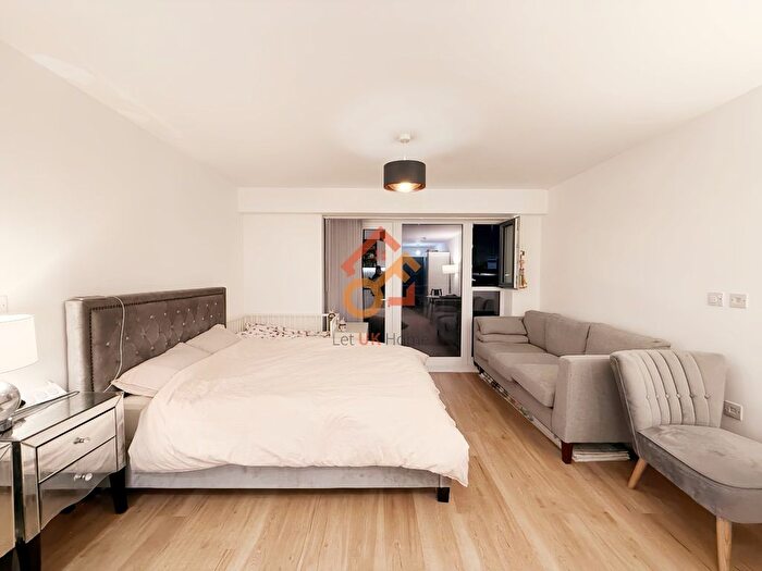 1 Bedroom Studio To Rent In Fairbank House, Beaufort Square, London, NW9