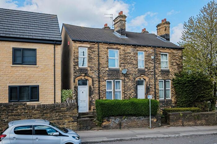 3 Bedroom Semi-Detached House For Sale In Richardshaw Lane, Stanningley, Pudsey, West Yorkshire, LS28