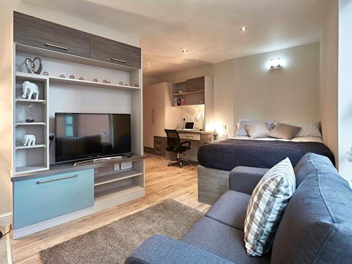 Apartment To Rent In Apt, Eagle House #, M3