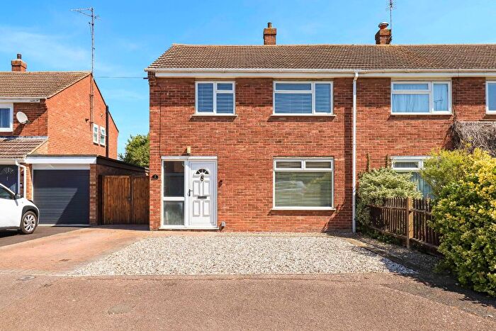 3 Bedroom Semi-Detached House For Sale In Neale Close, Cambridge, CB1
