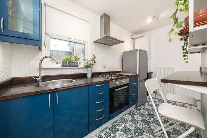 1 Bedroom Flat For Sale In Holly Road, Twickenham, TW1