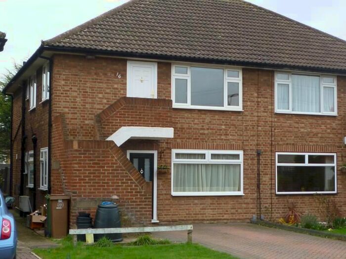 2 Bedroom Flat To Rent In Bisley Close, Worcester Park, Surrey, KT4