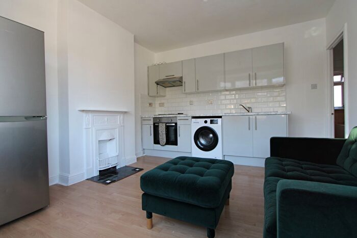 1 Bedroom Flat To Rent In Hill Road, Mitcham, CR4