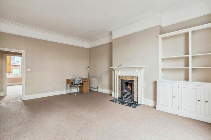 2 Bedroom Flat To Rent In Addison Gardens, London, W14