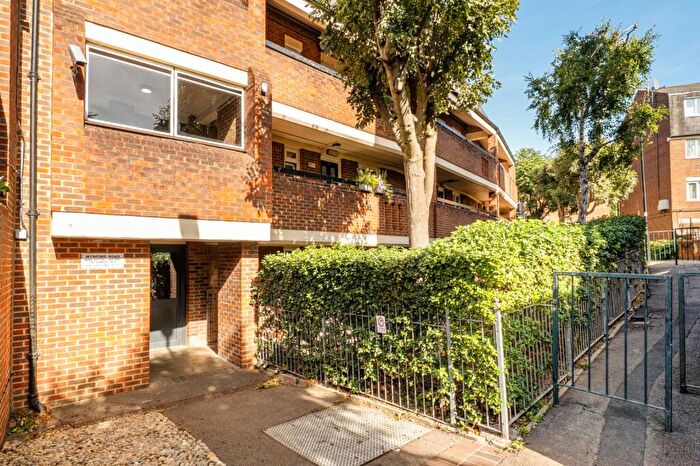 1 Bedroom Flat For Sale In Wynford Road, Islington, London, N1