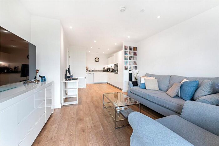 1 Bedroom Apartment To Rent In Madeira Street, London, E14