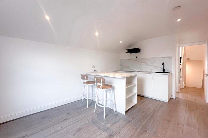 1 Bedroom Flat To Rent In Peak Hill, London, SE26