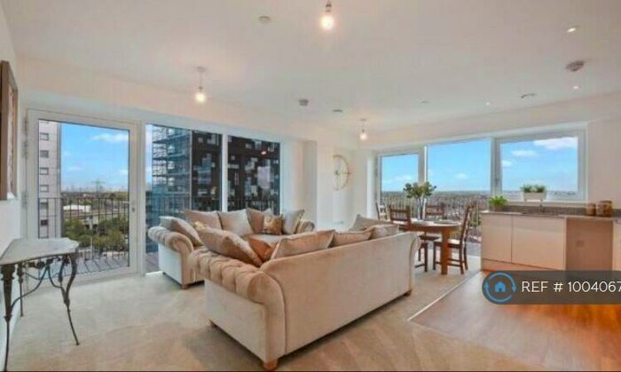 2 Bedroom Penthouse To Rent In Ilford Hill, Ilford, IG1