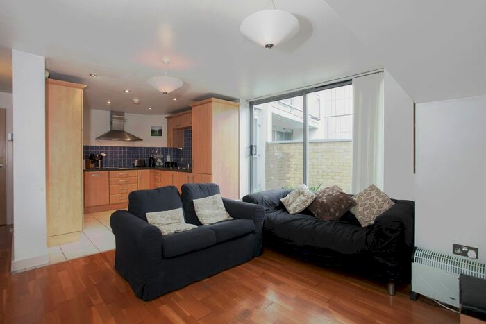 1 Bedroom Flat To Rent In Gateway House, A Balham Hill, London, SW12