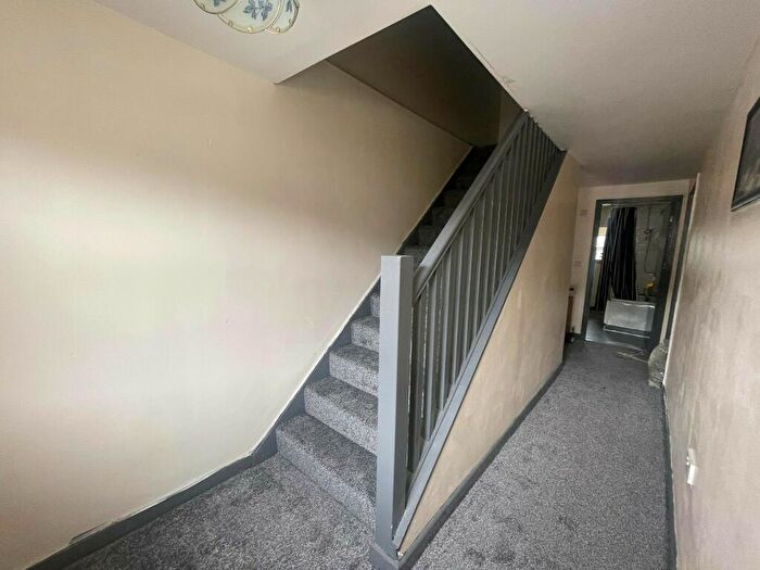 3 Bedroom Flat To Rent In Shields Road, Byker, Newcastle Upon Tyne, NE6