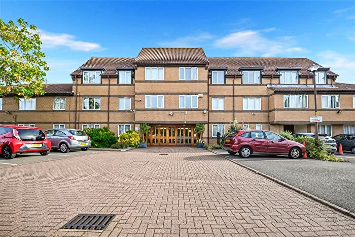1 Bedroom Flat For Sale In Limewood Court, Beehive Lane, Ilford, IG4