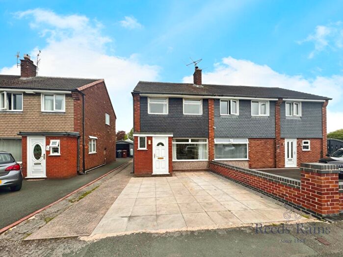 3 Bedroom Semi-Detached House To Rent In Mounsey Road, Bamber Bridge, Preston, Lancashire, PR5