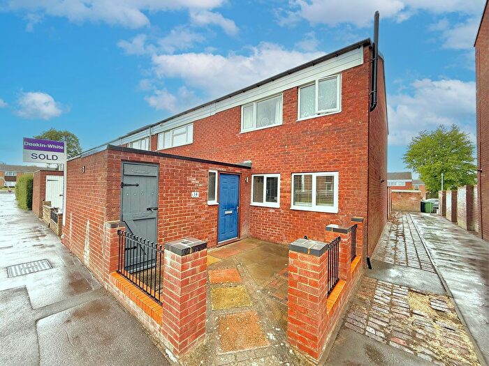 3 Bedroom End Of Terrace House For Sale In Enfield Close, Houghton Regis, LU5