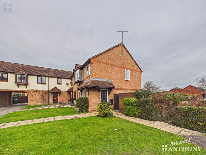 3 Bedroom End Of Terrace House For Sale In Rickard Close, Aylesbury, HP21