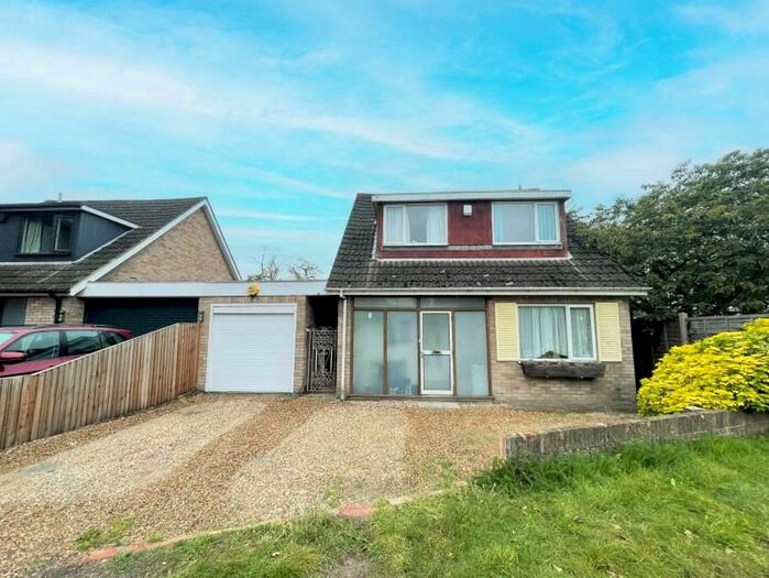 3 Bedroom Detached House To Rent In The Causeway, Staines, TW18