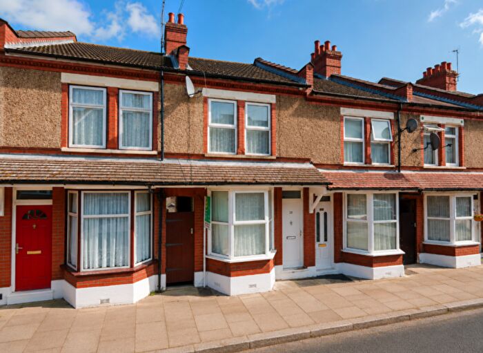 2 Bedroom Terraced House To Rent In St Saviours Crescent, Luton, LU1