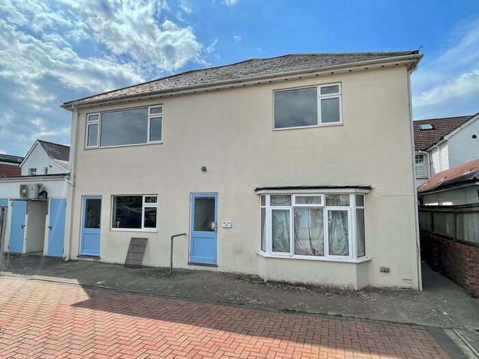 1 Bedroom Flat To Rent In Elm Grove, Hayling Island., PO11