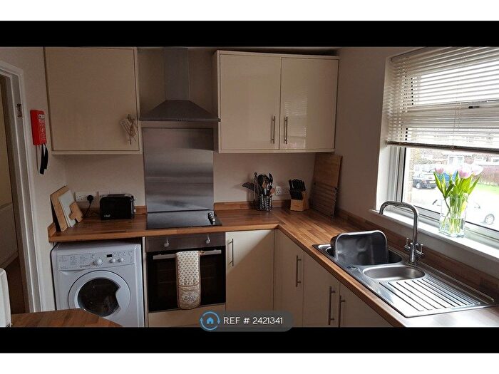 2 Bedroom Flat To Rent In Leylands Park, Burgess Hill, RH15