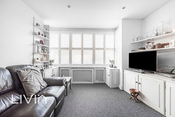1 Bedroom Flat For Sale In South Norwood Hill, London, SE25