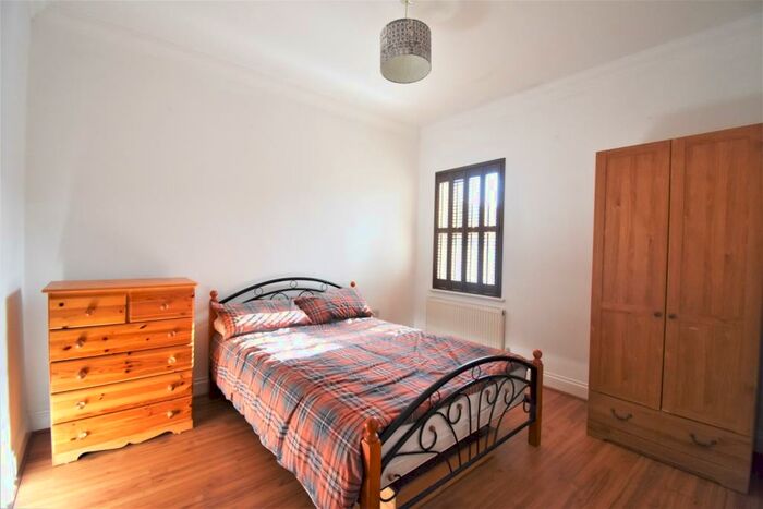 Flat To Rent In Hawstead Road Catford, SE6