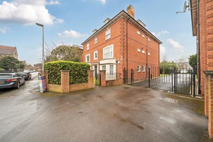 2 Bedroom Apartment For Sale In Brownlow Lodge, Reading, RG1