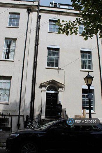 3 Bedroom Flat To Rent In Bellevue, Bristol, BS8