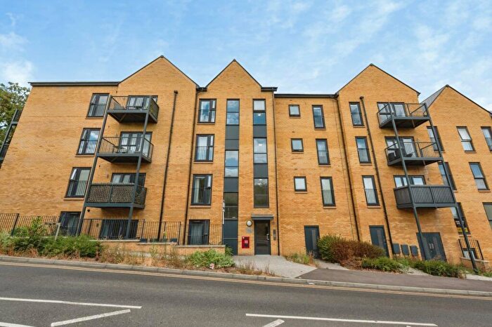 2 Bedroom Flat For Sale In Bazley Close, Swanscombe, Kent, DA10