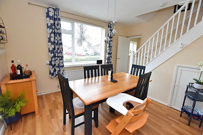 3 Bedroom Semi-Detached House For Sale In Northway, Holmes Chapel, CW4
