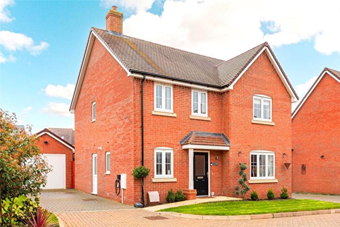4 Bedroom Detached House For Sale In Winters Way, Steeple Claydon, Buckingham, Buckinghamshire, MK18
