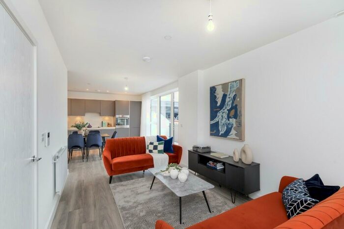 3 Bedroom Flat To Rent In Thunderer Street, London, E13