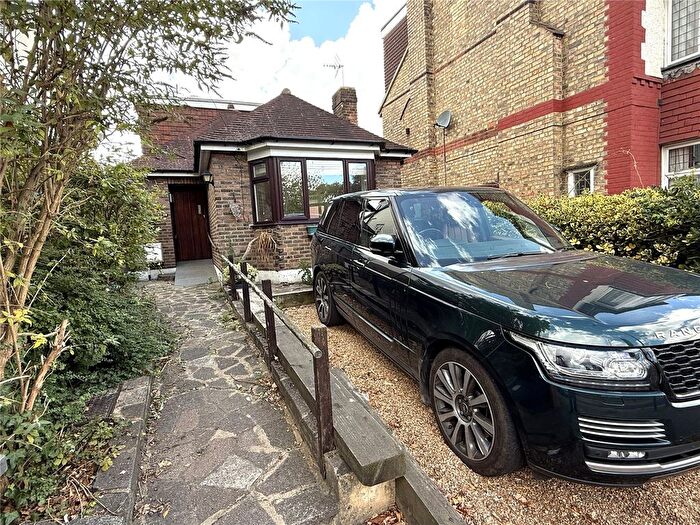 3 Bedroom Bungalow To Rent In Church Hill Road, Barnet, Hertfordshire, EN4