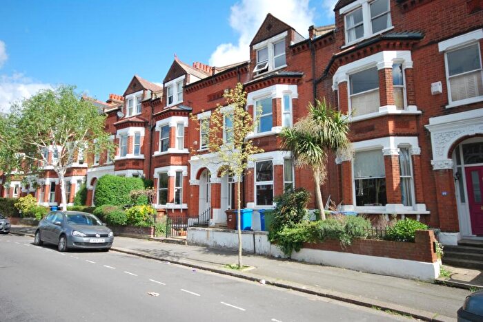 2 Bedroom Flat To Rent In Holmdene Avenue Herne Hill, SE24