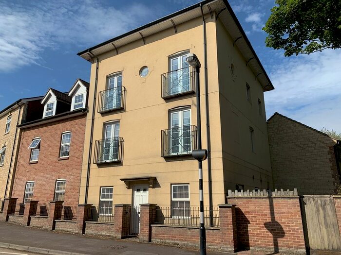 2 Bedroom Flat To Rent In Holly Court, Wincanton, BA9